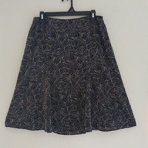 Jones Wear Black and White Swirl A-Line Skirt Sz 10